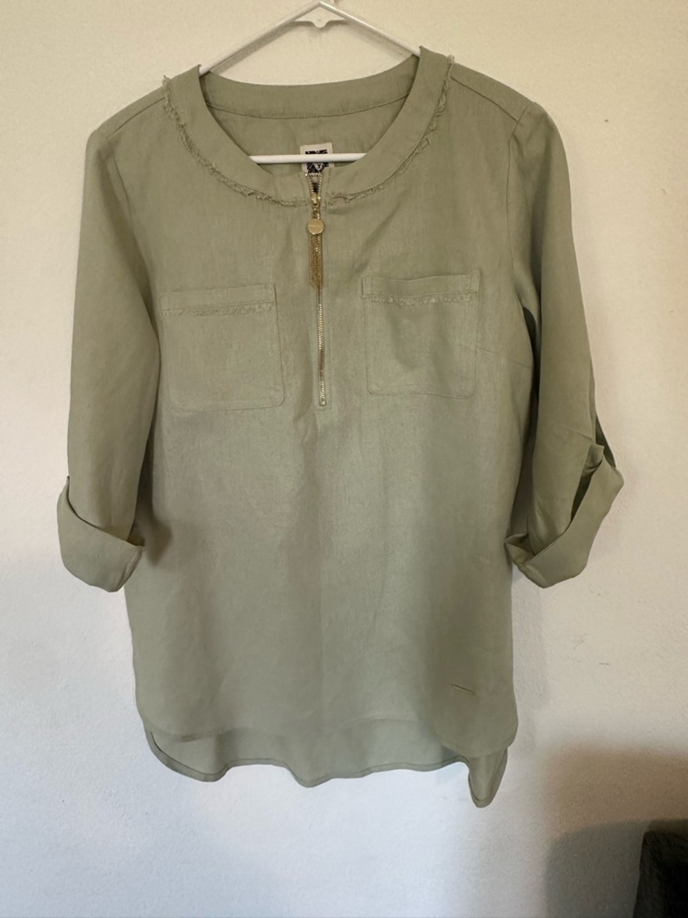 Anne Klein Women's Blouse Size S Desert Sage
Linen Blend Zip Front NWT